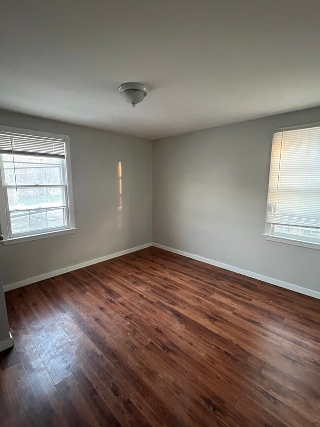 Building Photo - 209 Shoshone St