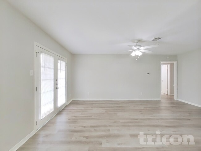 Building Photo - 6422 French Chateau Dr