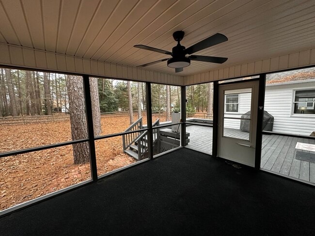 Foto del edificio - 440 Lobelia Dr