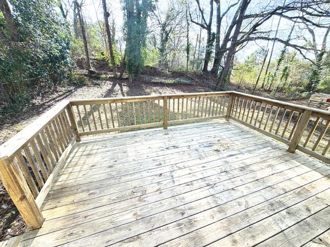 Building Photo - 124 Riverview Ct