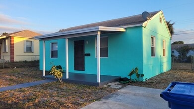 Building Photo - 857 W 5th St