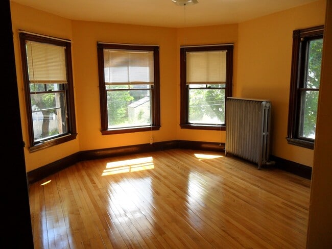 Bed 1 - 337 Brown St