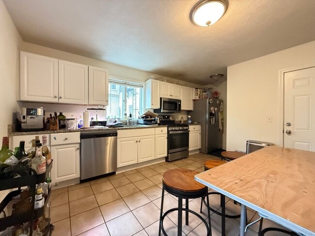 Building Photo - 235 Charles St