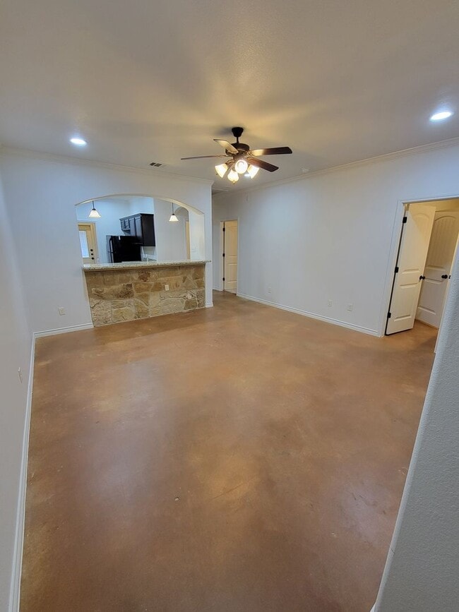 Building Photo - College Station - 3 bedroom/3 bathroom in ...