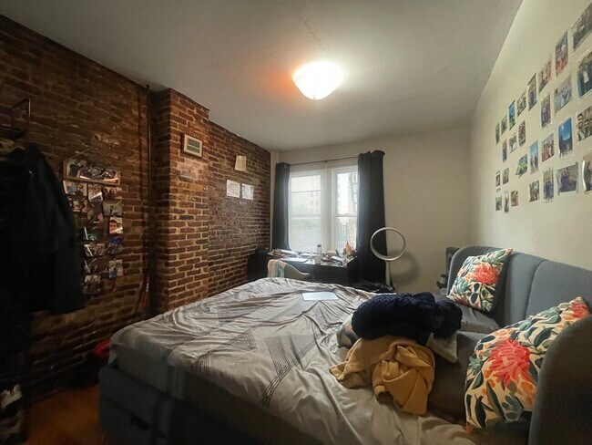 Building Photo - 8 Bowdoin St