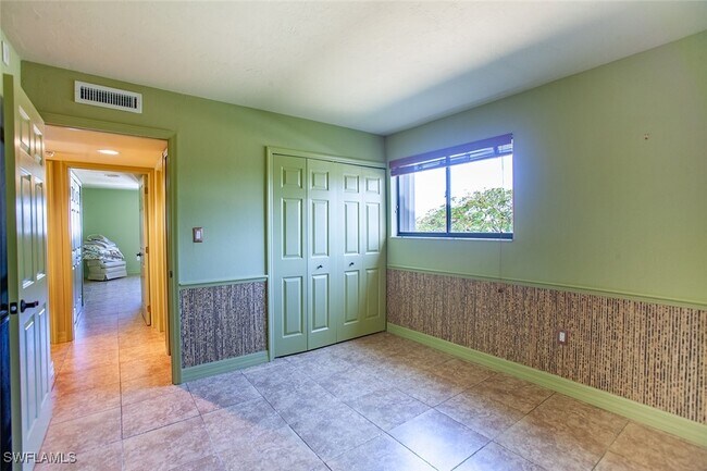 Building Photo - 2121 Collier Ave