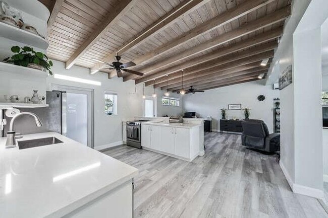 Foto del edificio - 3309 SW 16th St