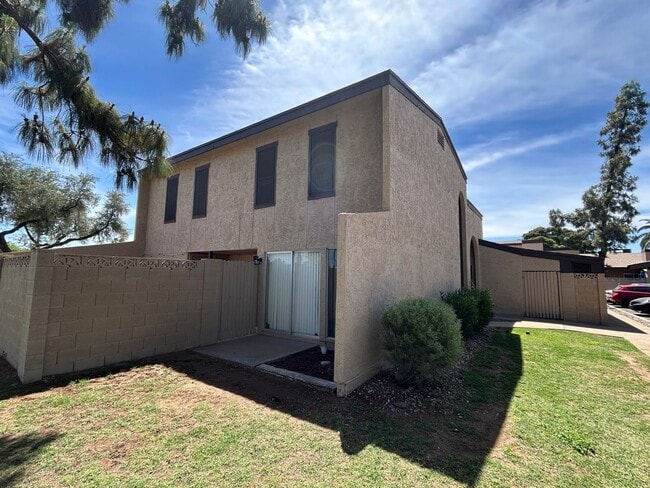 Building Photo - 4501 W Continental Dr