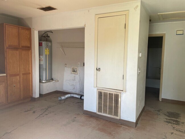 Building Photo - 2851 Highland Ave