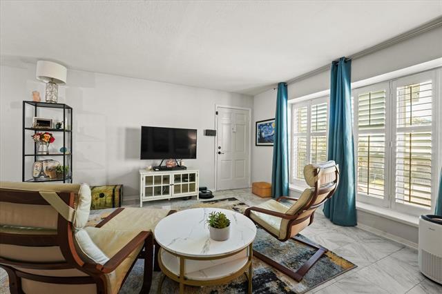 Foto del edificio - 7925 Royal Ln