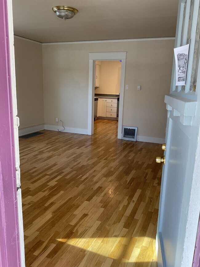 Living Room - 3069 Broadway St