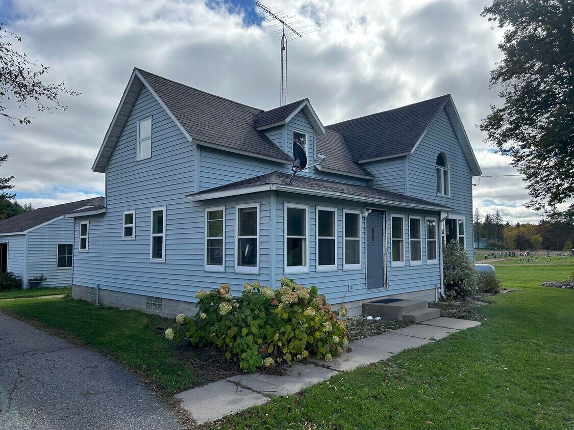 Primary Photo - 3 Bedroom House