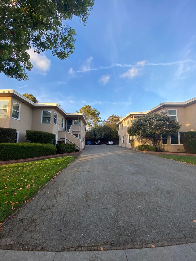 Primary Photo - Alma Street Apartments