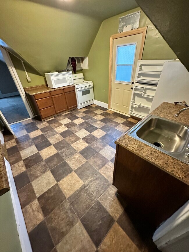 kitchen - 1302 Mississippi St
