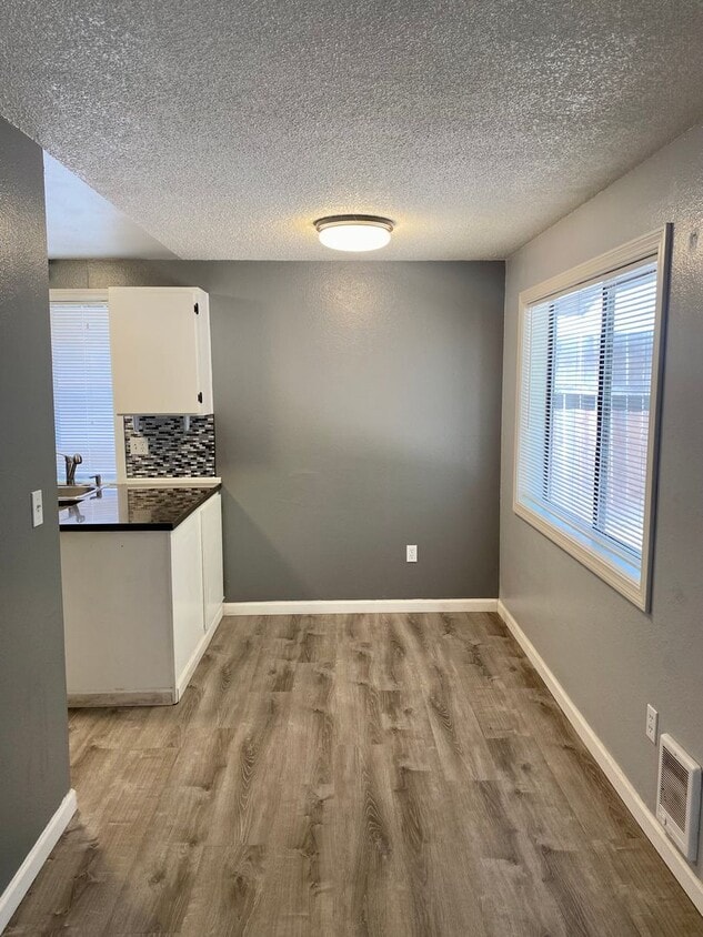 Primary Photo - 2 Bed 1 Bath Duplex w/ Fenced Yard and Off...