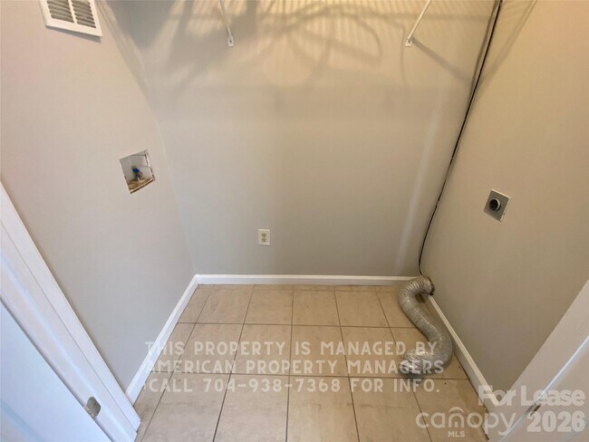 Foto del edificio - 501 Martin Cir