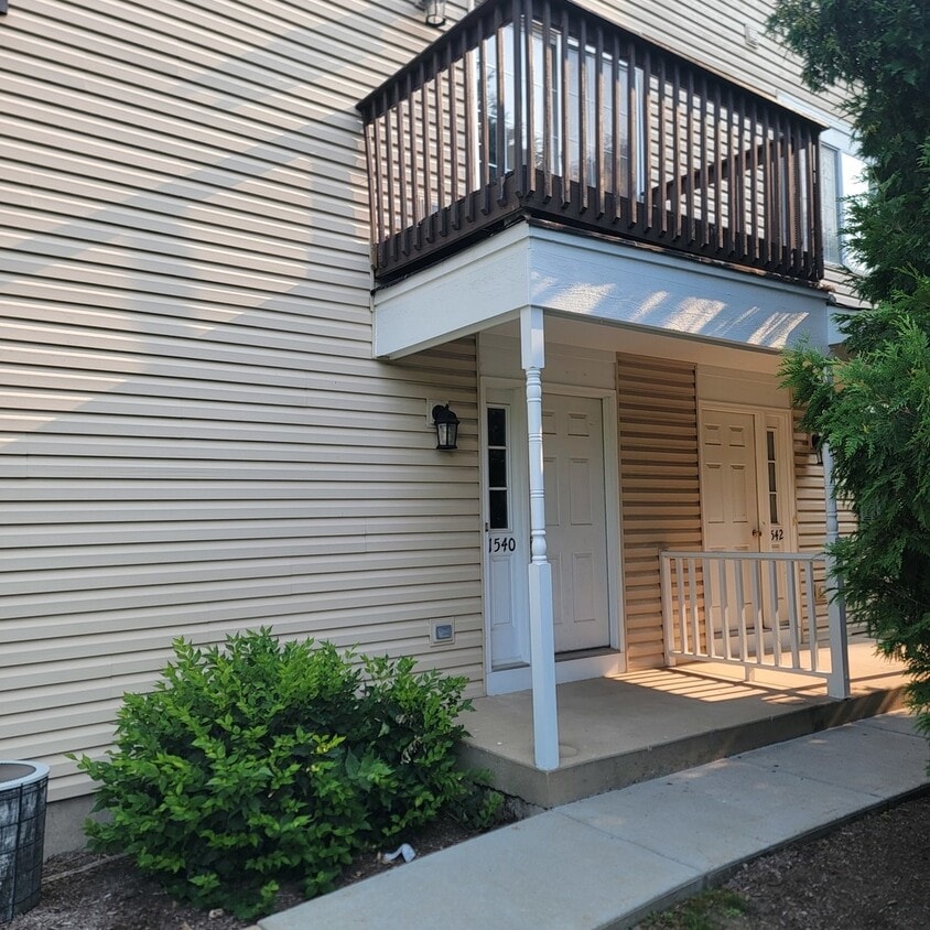 Building Photo - 1540 Hickory Rd