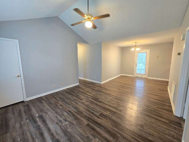 Building Photo - 572 Danielle Dr