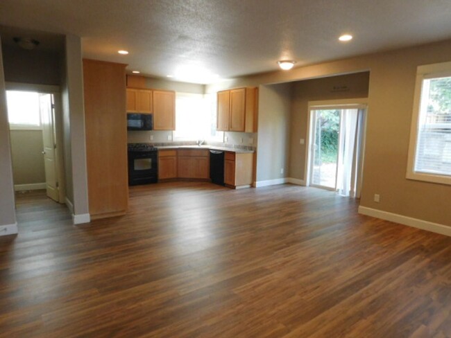 Foto del edificio - 4Bd/2.5Ba Two Story House - Available Soon!