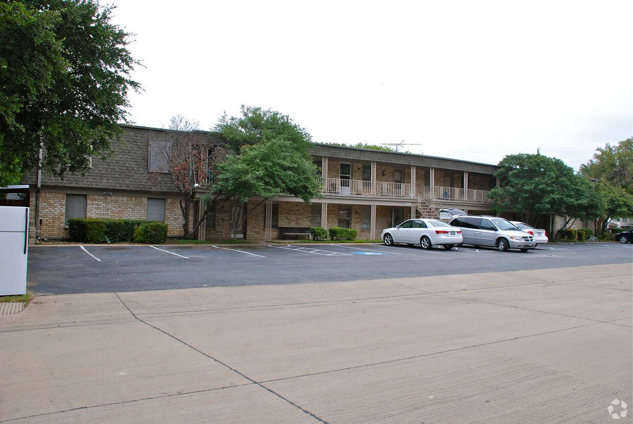Primary Photo - Oak View Apartments
