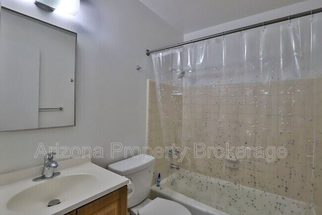 Foto del edificio - 1702 W Vogel