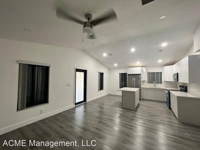 Foto del edificio - 4 br, 2 bath House - 1951 Northwest 2nd Ct