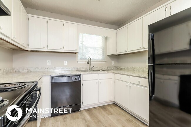 Foto del edificio - 65 White Oak Dr