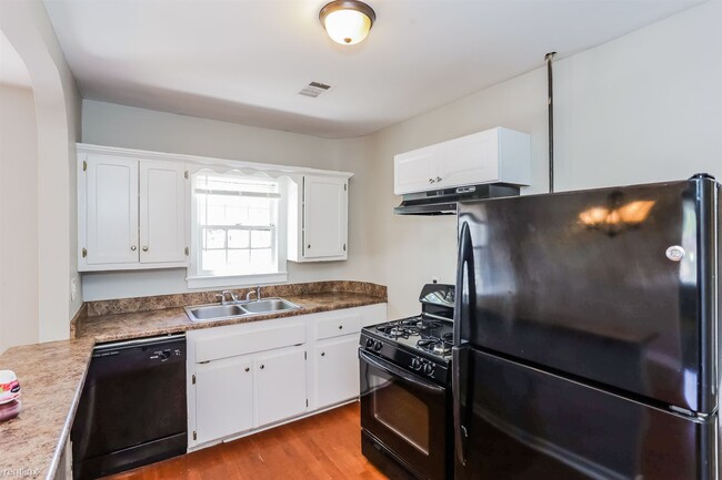 Building Photo - 3 br, 1 bath House - 1850 MEMORIAL Drive SE