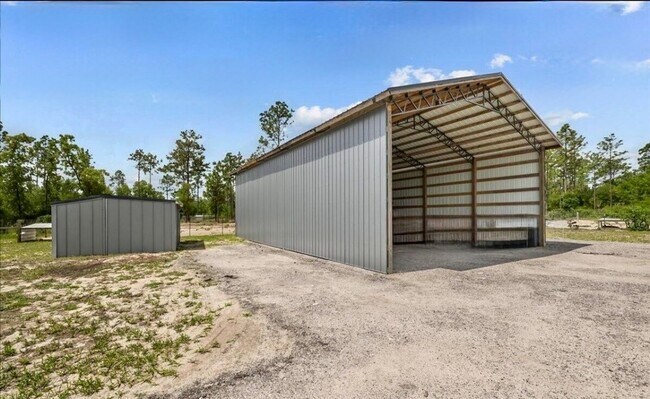 Foto del edificio - Gated 10-Acre Luxury Retreat with 40x60 Shop & Barn!