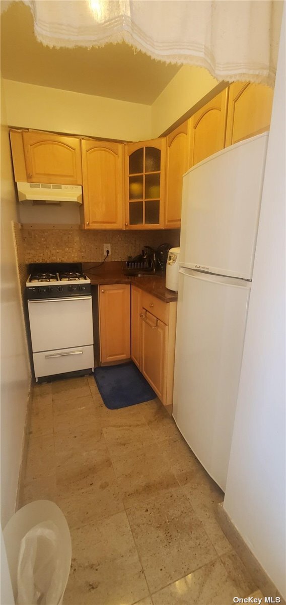 Building Photo - 47-27 Little Neck Pkwy