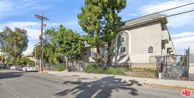 Foto del edificio - 9034 Willis Ave