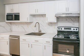 Building Photo - 12900 Walden Rd