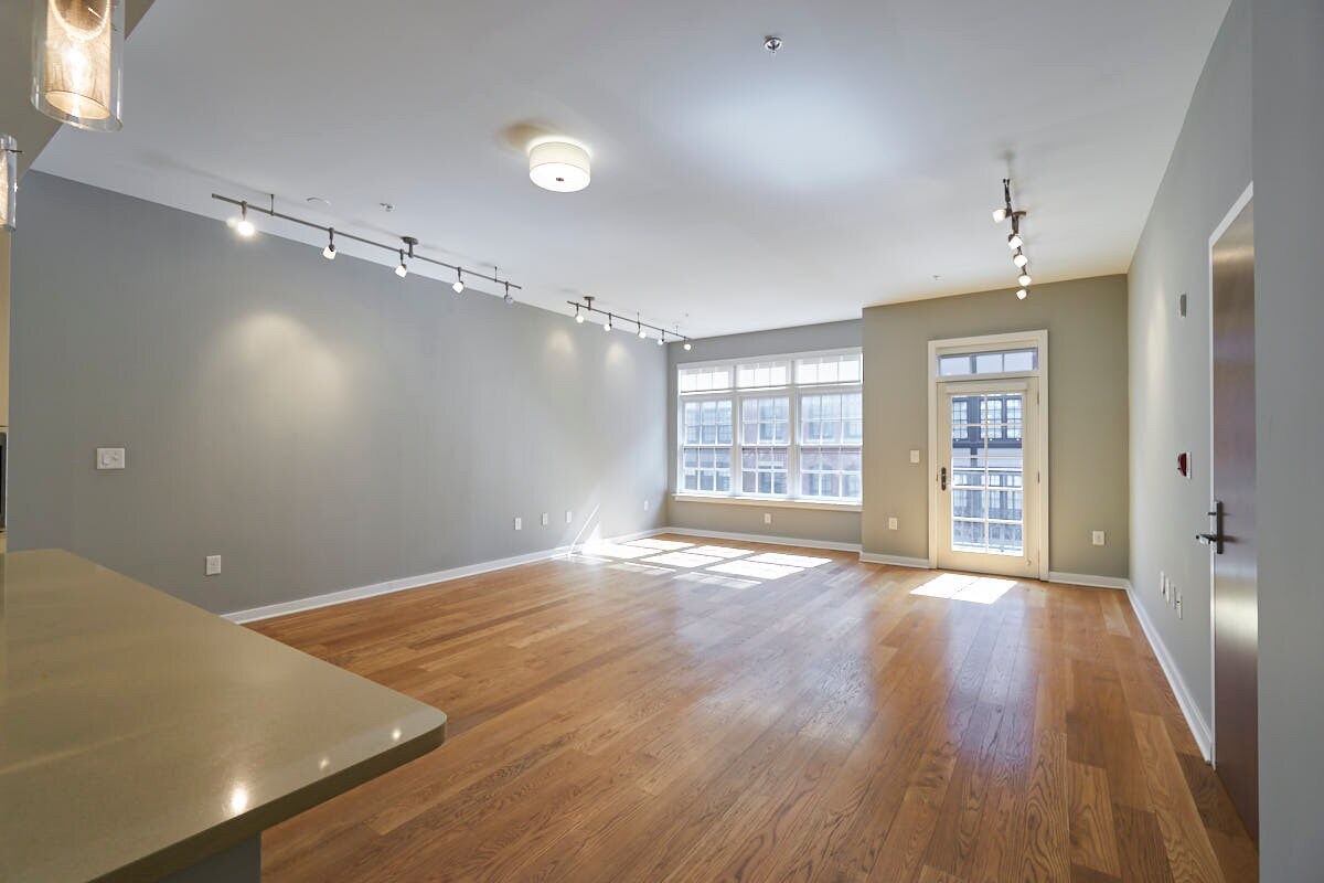 Primary Photo - 1610 N Queen St