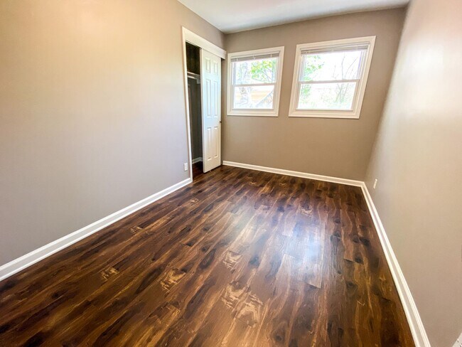 Building Photo - 3 Bedroom Single Family