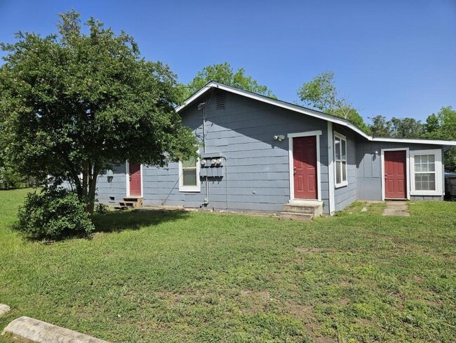 Photo - 817 Cresthill Rd House