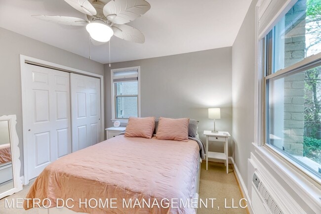 Building Photo - 1 br, 1 bath House - 1363 K Street SE Apt....