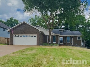 Building Photo - 210 Rollingwood Ct