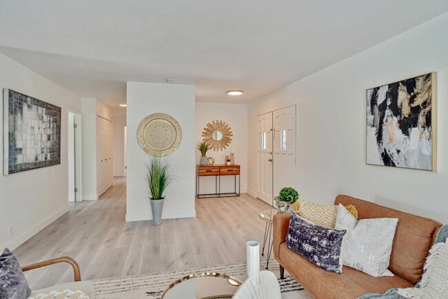 Building Photo - 74398 Myrsine Ave