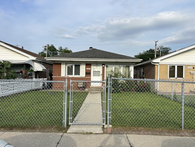Building Photo - 7729 Central Ave