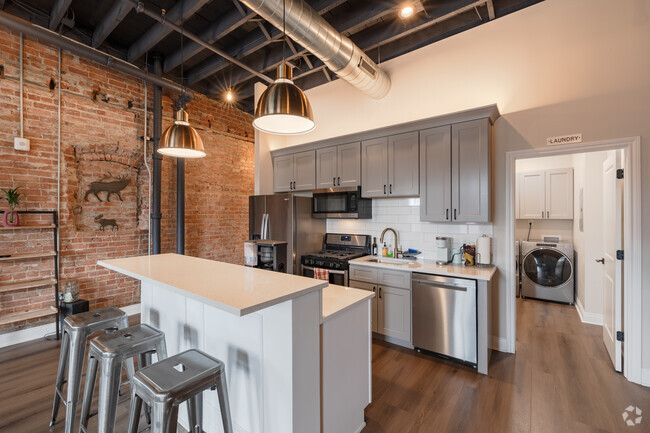 1BR, 1BA - 920SF, Kitchen - 6 N Washington St