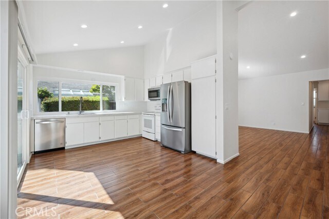 Foto del edificio - 17611 Webster Ave