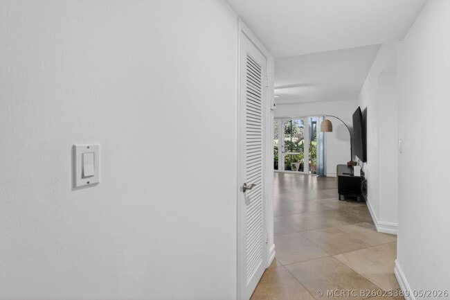Building Photo - 9101 Jacaranda Ln