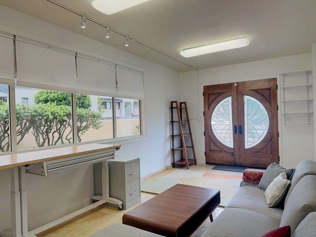 Photo - 2-Bedroom Executive Duplex in Serene Manoa... House