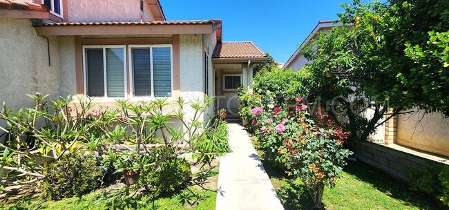 Foto del edificio - Great 4 bedrooms 2 baths