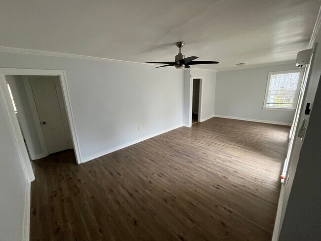 Foto del edificio - 521 Launcelot Rd