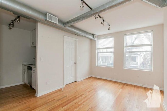 Building Photo - 2 bedroom in Chicago IL 60625