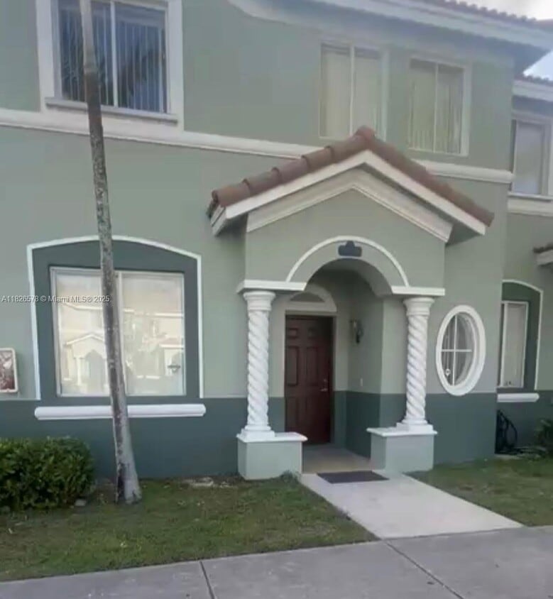 Primary Photo - 2466 SE 15th Pl