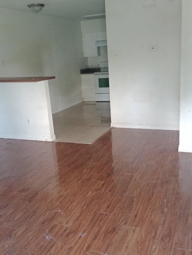Foto del edificio - 14411 Pine St
