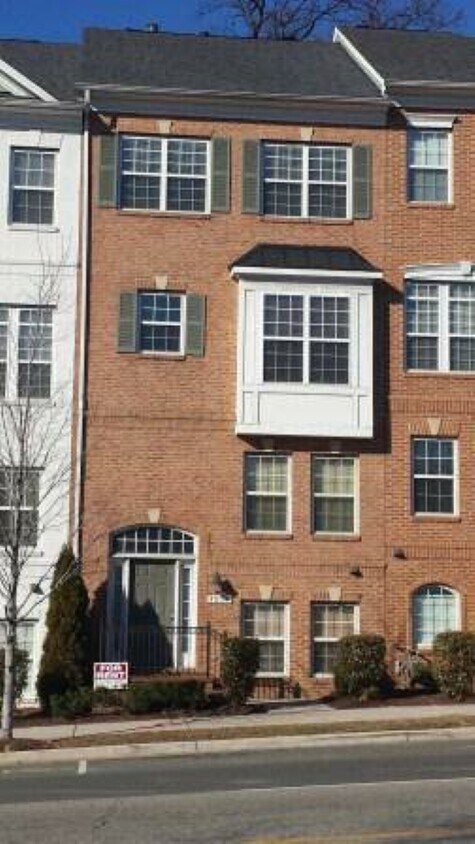 Primary Photo - 4055 Columbia Pike