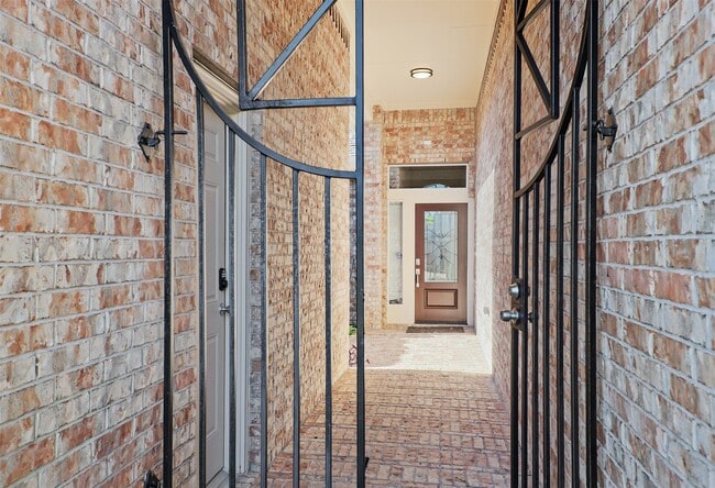 Building Photo - 5026 Gulf Stream Ln